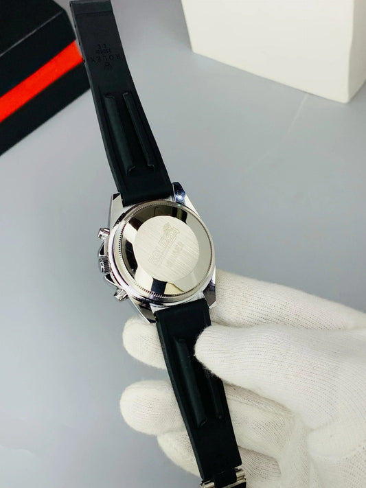 Rolex Oyster Perpetual Luxury Timepiece – Timeless Stainless Steel Dial with Premium Rubber Strap.